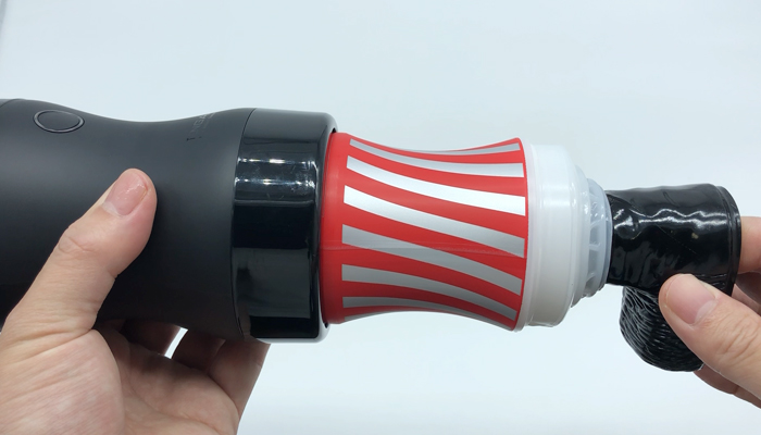 TENGA GYRO ROLLERにディルドを挿入した画像