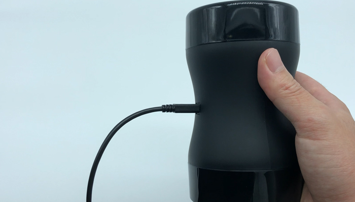 TENGA GYRO ROLLERにUSBを挿入した画像