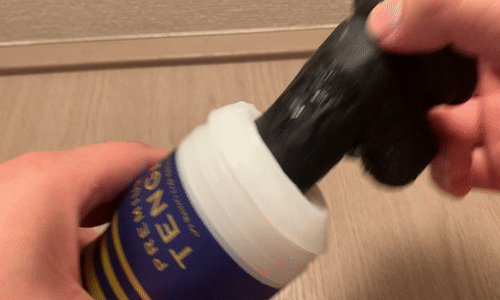 「PREMIUM TENGA デュアルフィールカップ」青色側のシコシコを早めるアニメーション画像