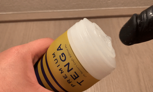 「PREMIUM TENGA デュアルフィールカップ」挿入するアニメーション画像