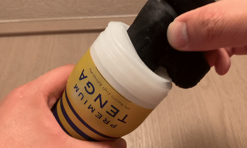 「PREMIUM TENGA デュアルフィールカップ」金色側のシコシコするアニメーション画像