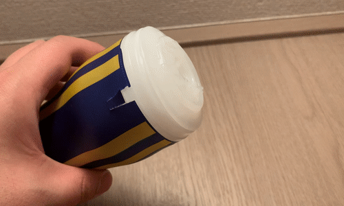 「PREMIUM TENGA スクイズチューブカップ」挿入するアニメーション画像