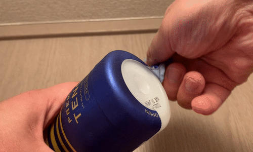 「PREMIUM TENGA デュアルフィールカップ」蓋を開けるアニメーション画像